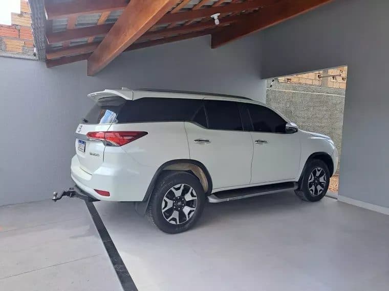 Toyota Hilux SW4